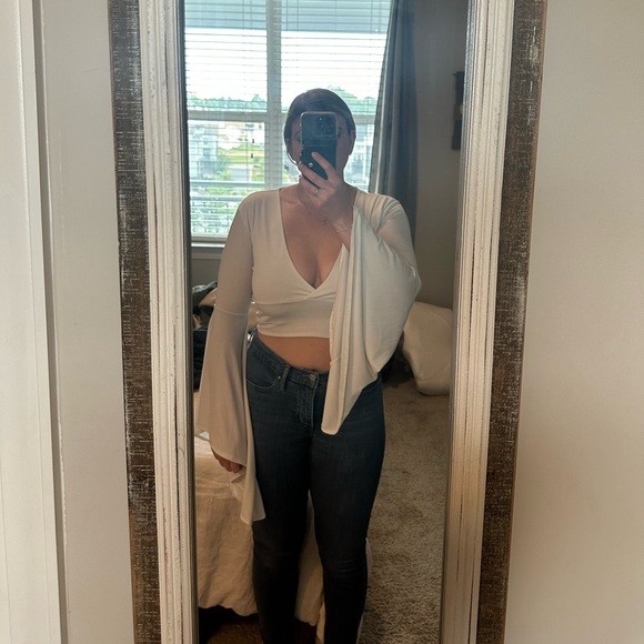 Bell bottom Sleeves Top - Picture 3 of 4